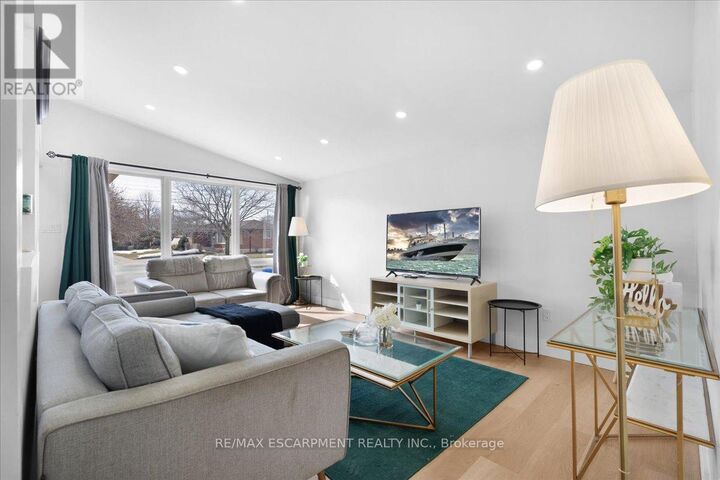 Property Photo:  37 Lilacside Drive  ON L8V 2L5 