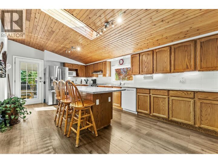 Property Photo:  1404 Walnut Avenue  BC V1K 1L3 