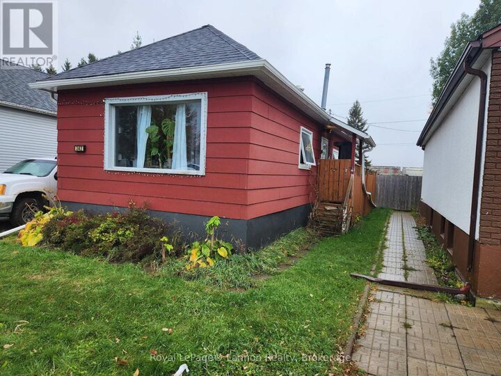 Property Photo:  342 Amelia Street East  ON P7E 3Z9 
