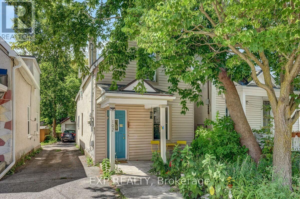 Property Photo: 102 Lebreton Street North ON K1R 7H4