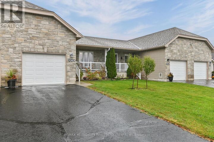 Property Photo:  703 Aberdeen Street  ON K7V 0A3 