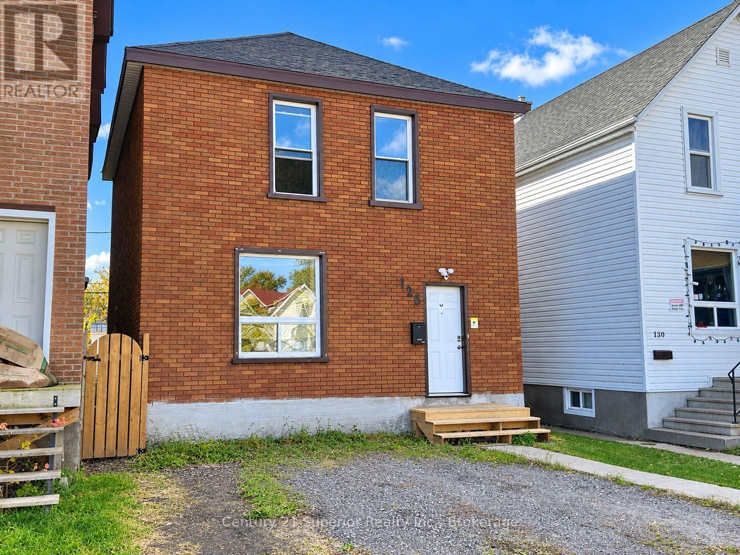 Property Photo:  128 Bethune Street  ON P7C 2G3 