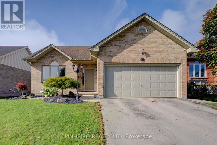 Property Photo:  42 Hickory Boulevard West  ON N7G 4E9 