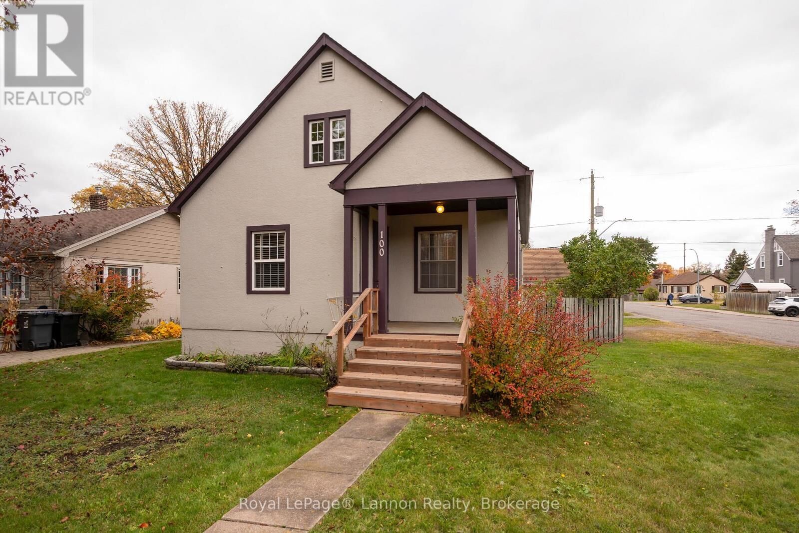 Property Photo:  100 Hill Street South  ON P7B 3V1 