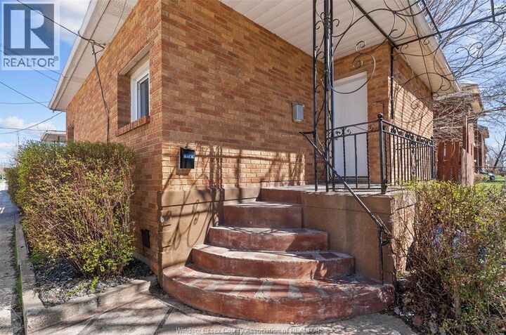 Property Photo:  614 Elliott Street East  ON N9A 3S2 