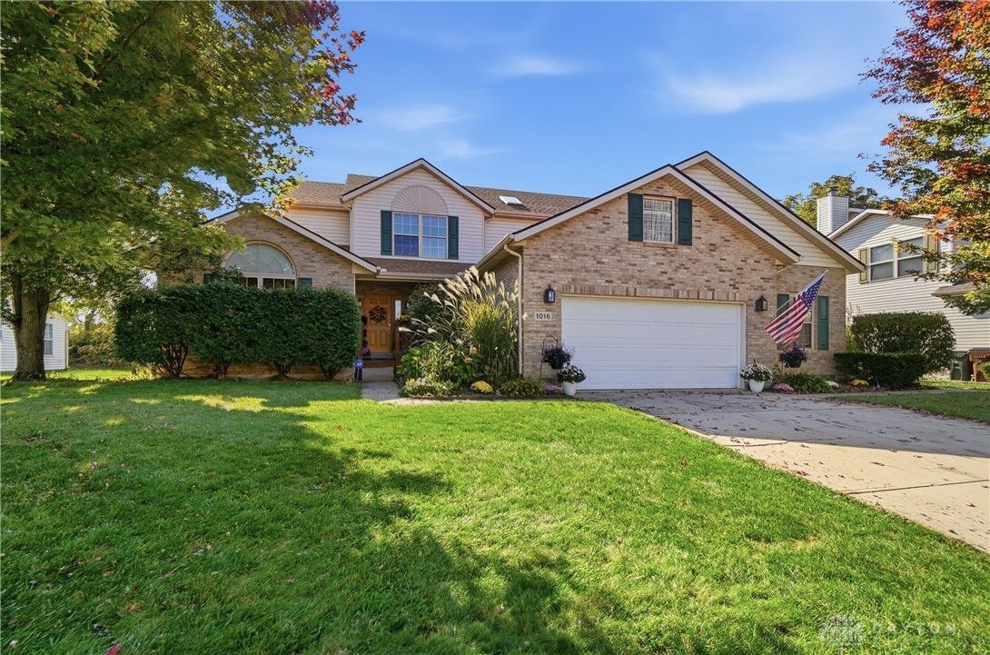 Property Photo:  1016 Meadow Thrush Drive  OH 45315 