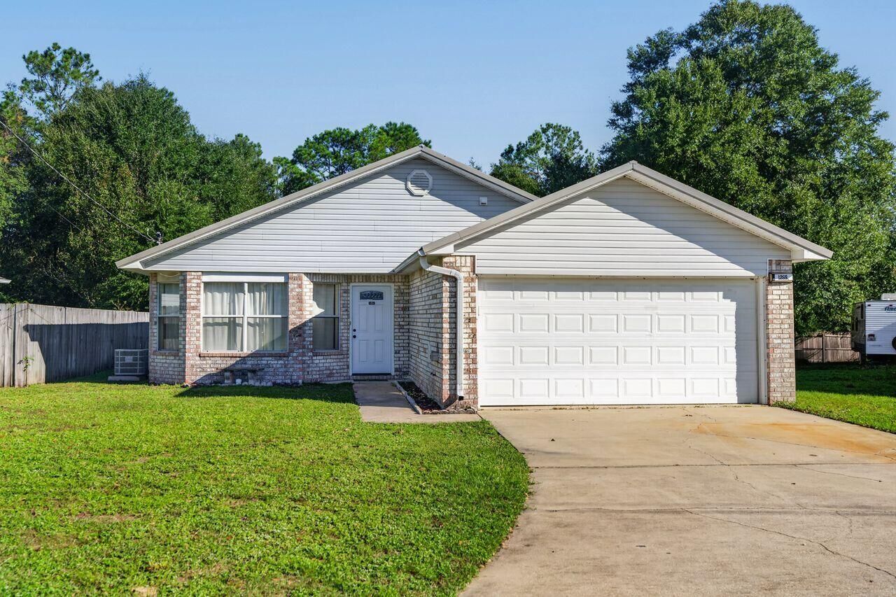 Property Photo: 1269 Jefferyscot Drive FL 32536