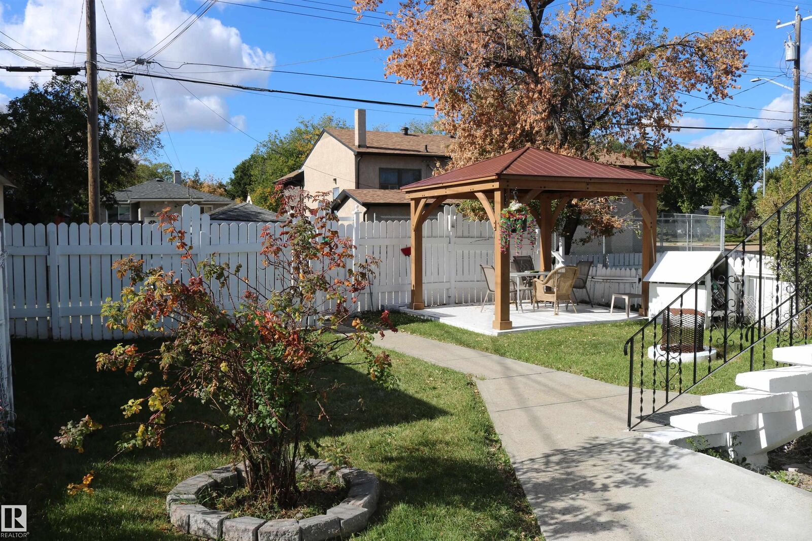 Property Photo:  11624 82 Street NW  AB T5B 1P8 