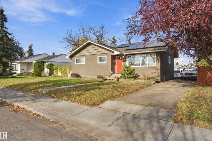 Property Photo:  5312 101 Avenue NW  AB T6A 0G8 