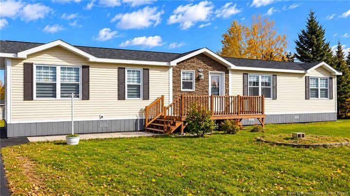 Property Photo:  15 Rue De La Residence  NB E8N 0B3 