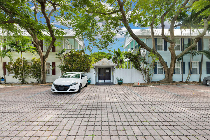 Property Photo:  606 Truman Avenue Apt 1  FL 33040 