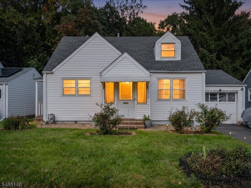 Property Photo:  806 Pinewood Rd  NJ 07083 