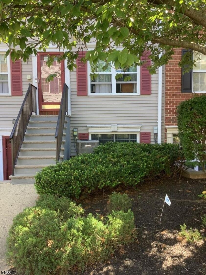Property Photo:  54 Yancy Dr 54  NJ 07103 
