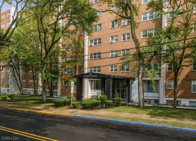 Property Photo:  39 E 39th St G  NJ 07514 