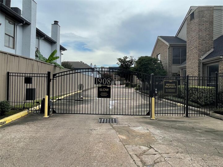 Property Photo:  1908 Augusta Drive 4  TX 77057 