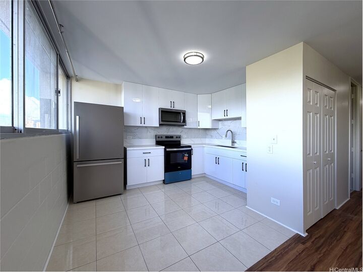 Property Photo:  5180 Likini Street 905  HI 96818 