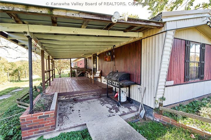 Property Photo:  553 Long Ridge Road  WV 25286 