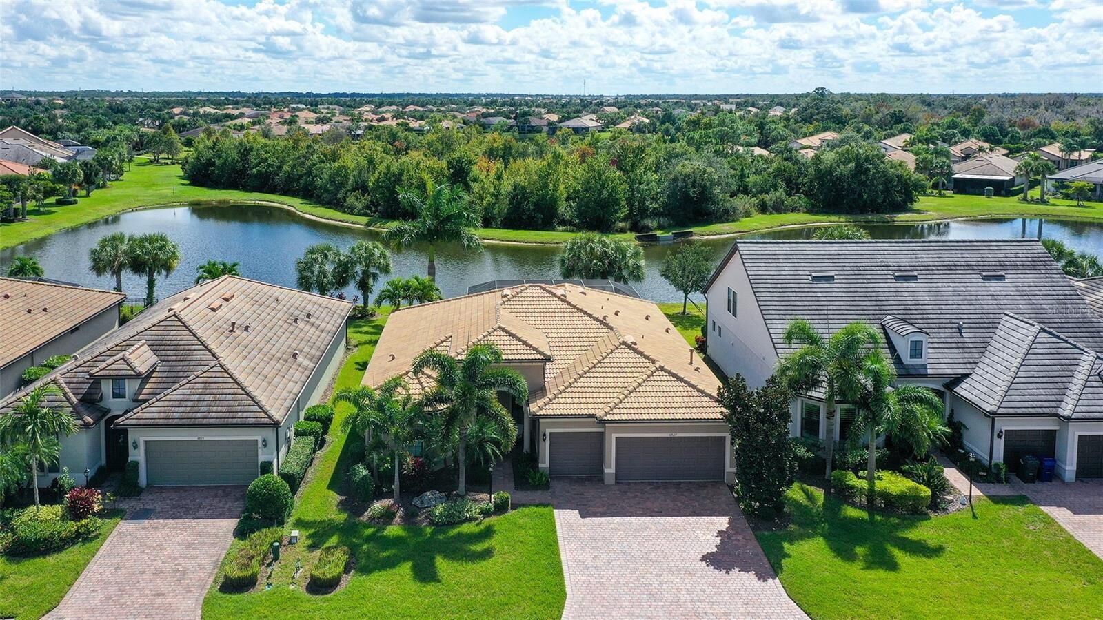 Property Photo: 6827 Gosport Cove FL 34202