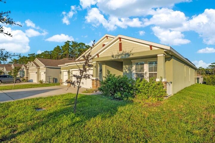 Property Photo:  560 Shaelyn Place  FL 32724 