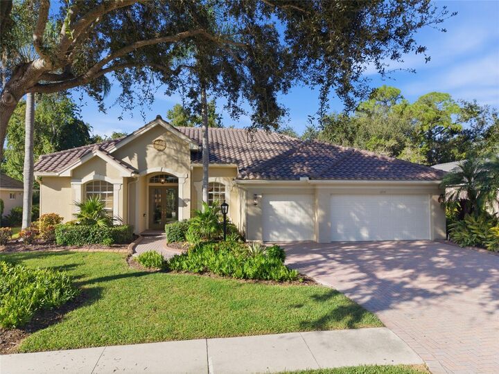 Property Photo: 6914 Treymore Court FL 34243