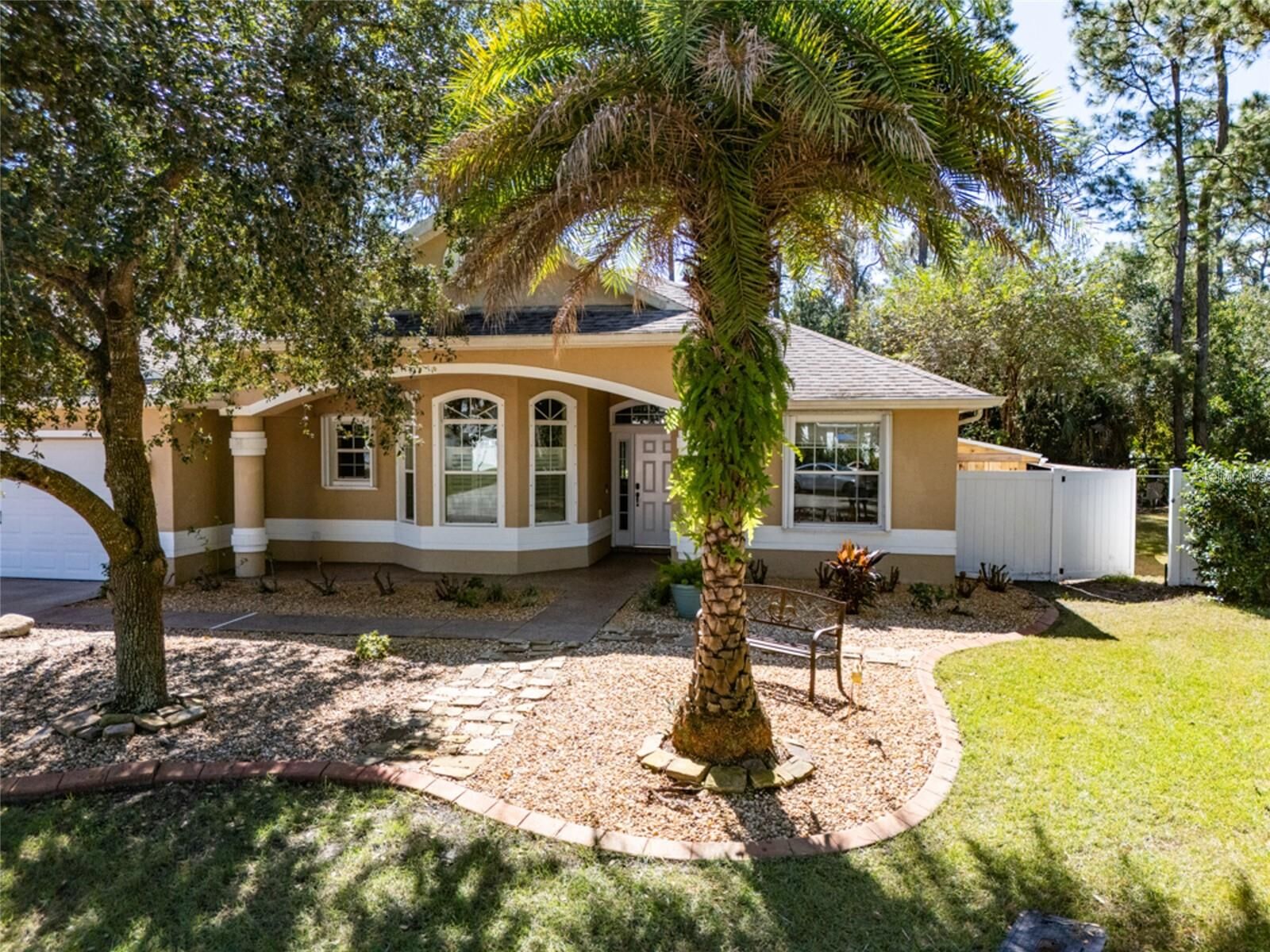 Property Photo:  19 Seckel Court  FL 32137 