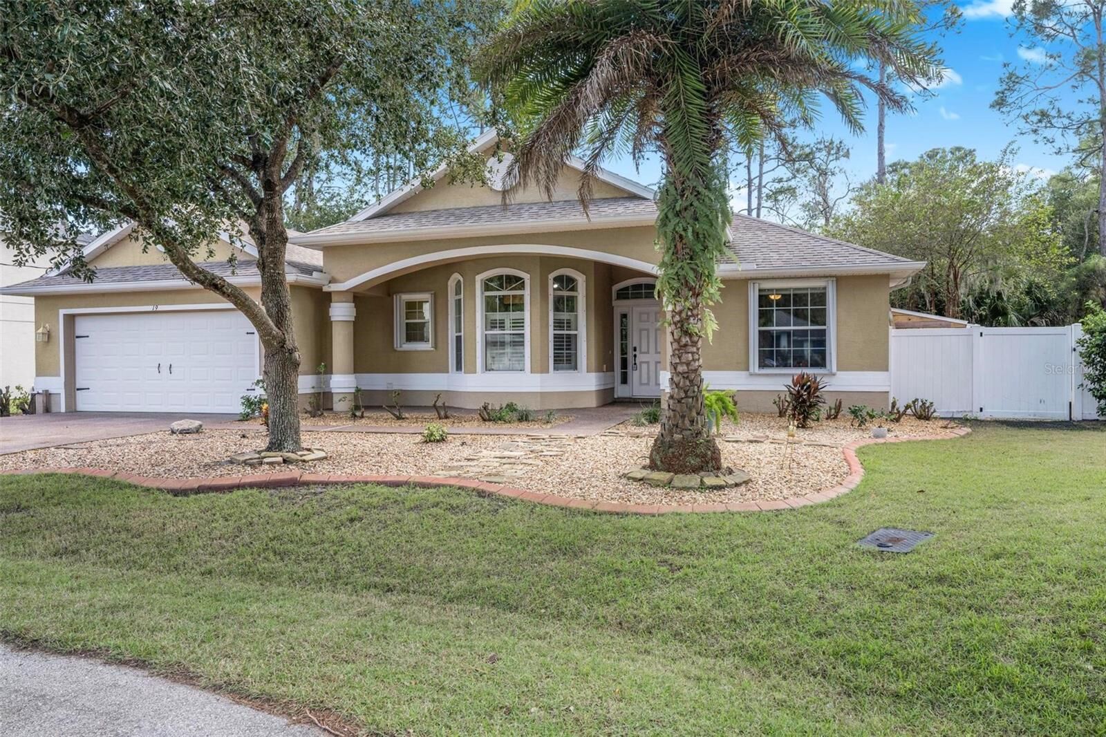 Property Photo: 19 Seckel Court FL 32137
