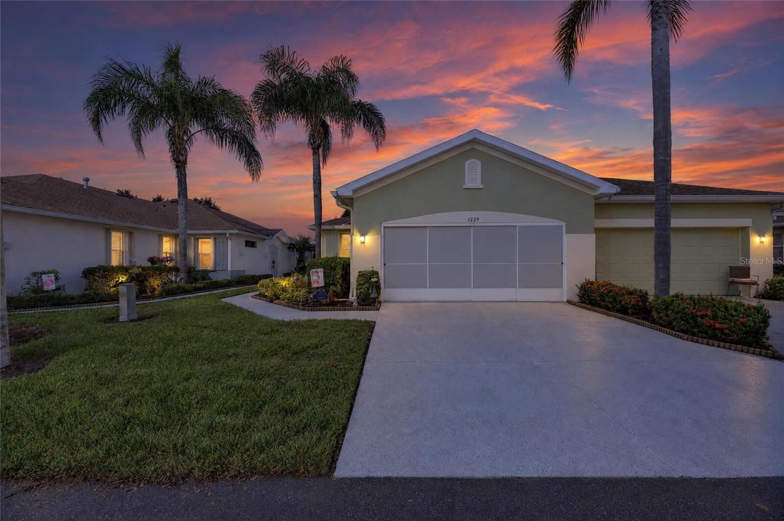 Property Photo:  1229 Huntington Greens Drive 12  FL 33573 