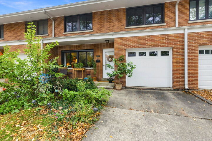 Property Photo: 2549 Lawndale Avenue IL 60201