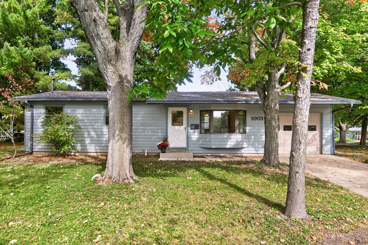 Property Photo:  1003 Susan Court  IL 60115 