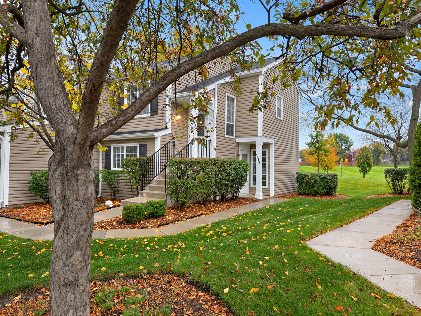 Property Photo:  2127 Southwind Circle  IL 60194 