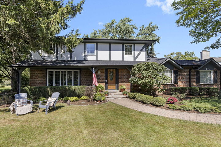 Property Photo:  402 Minnaqua Drive  IL 60070 