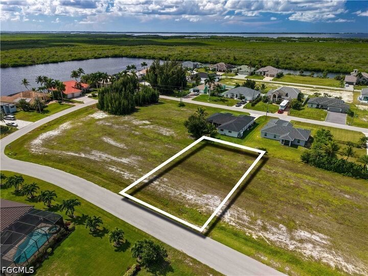 Property Photo: 2708 NW 45th Avenue FL 33993