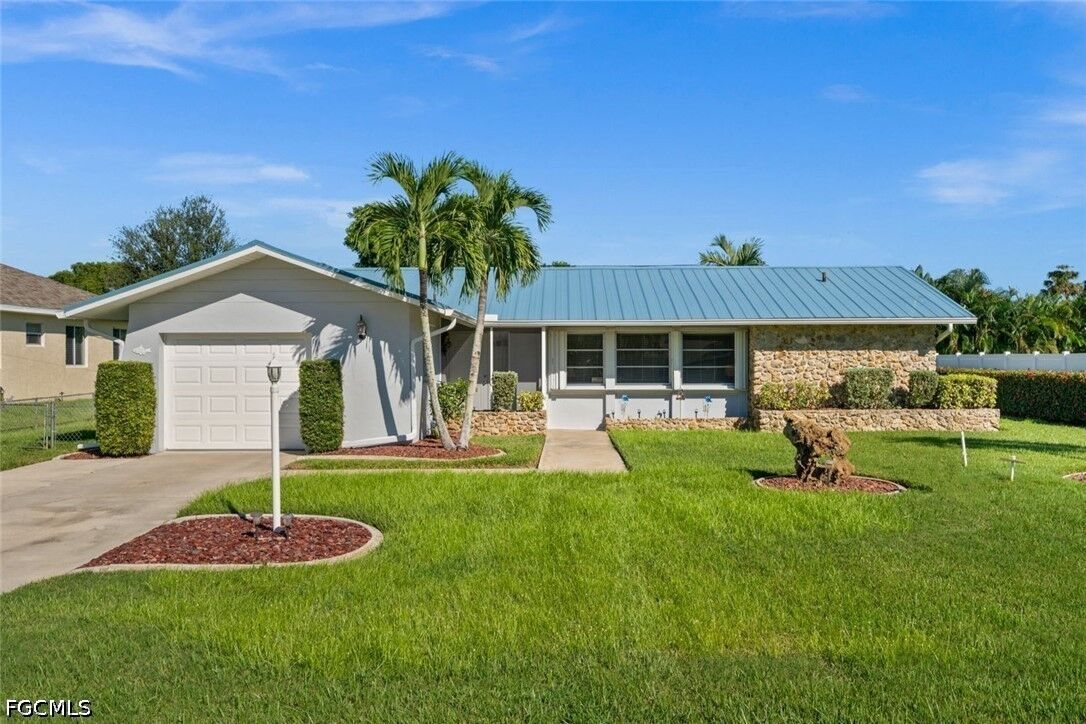 Property Photo:  4029 SE 3rd Avenue  FL 33904 