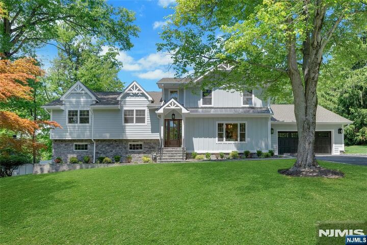 Property Photo:  51 Brookside Terrace  NJ 07006 