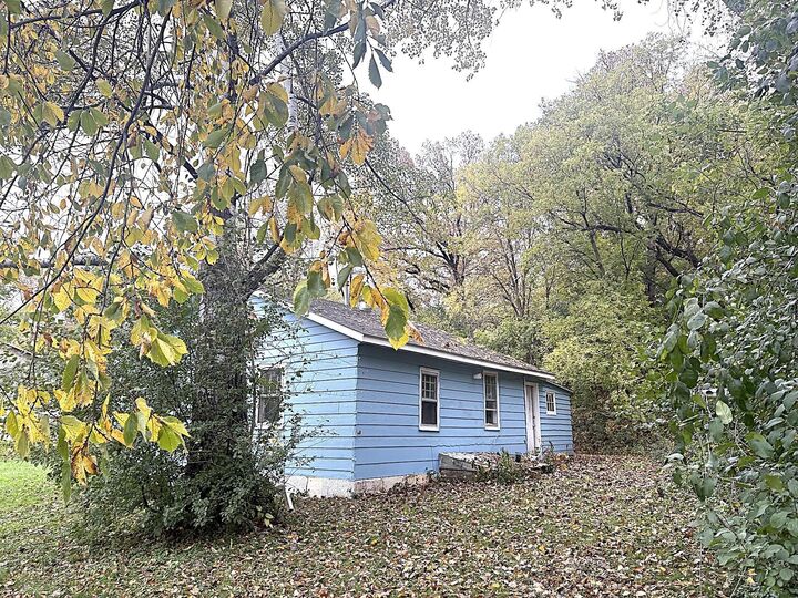 Property Photo:  415 W Adolphus Avenue  MN 56537 