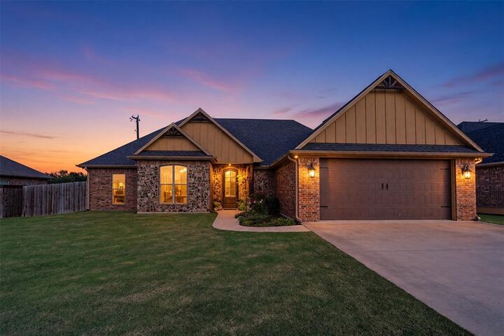 Property Photo:  330 Koby Circle  TX 75482 