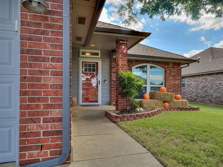 Property Photo:  11004 NW 101st Street  OK 73099 