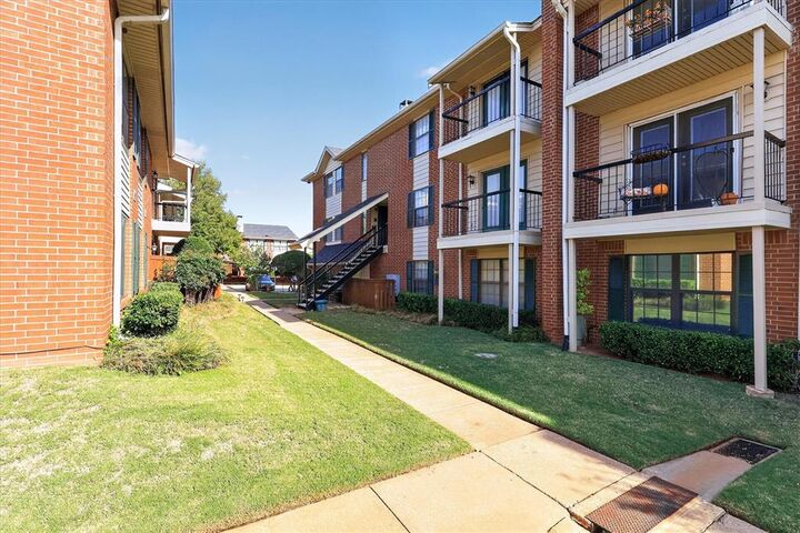 Property Photo: 4400 Hemingway Drive 256 OK 73118