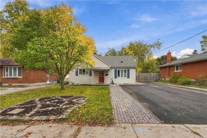 Property Photo:  168 Fifth Avenue 2  ON N2C 1P7 