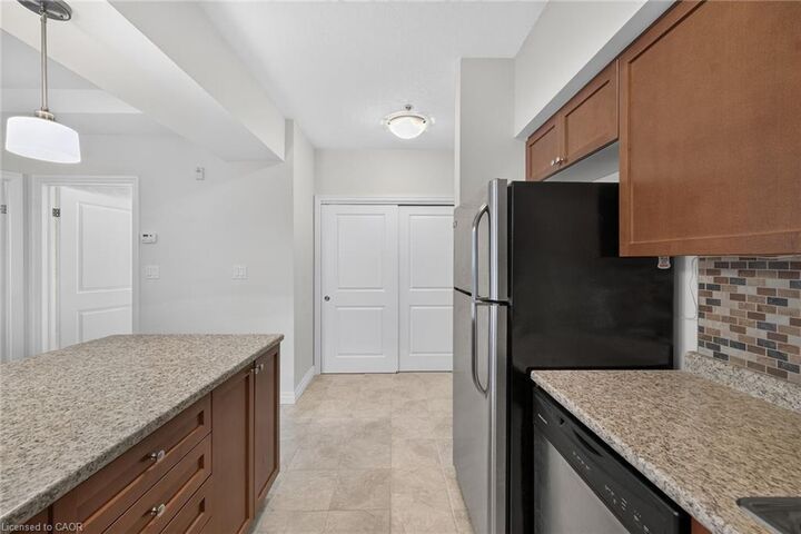Property Photo:  170 Rockhaven Lane 207  ON L8B 1B5 