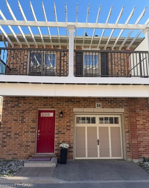 Property Photo:  16 Beatrice Lane  ON N2H 0B3 