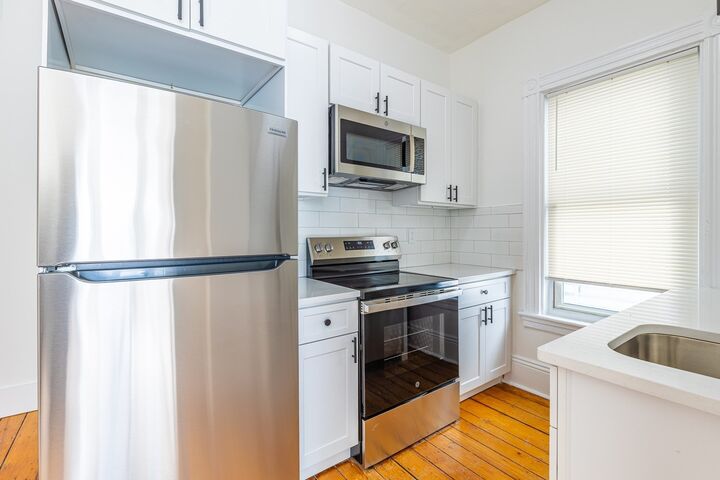 Property Photo:  633 E 6th St  MA 02127 