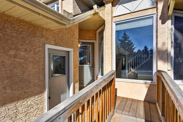 Property Photo:  60 Shawinigan Drive SW  AB T2Y 1Y4 