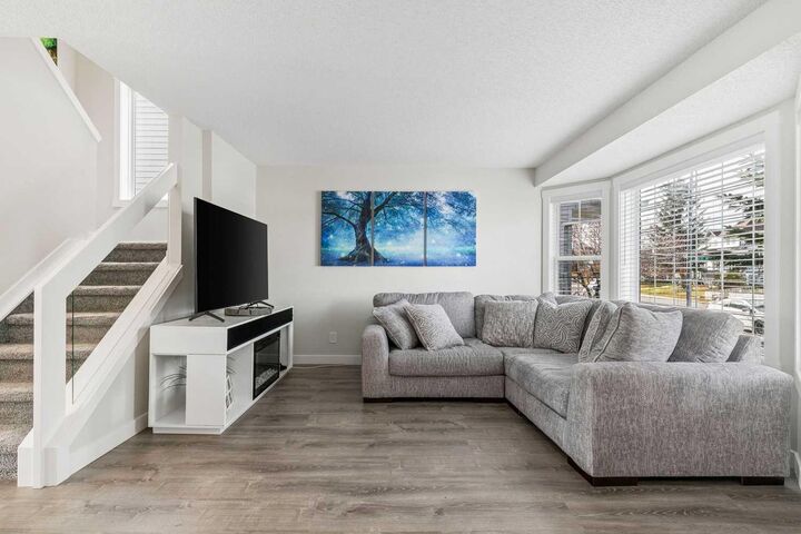 Property Photo:  2003 Country Hills Circle NW  AB T3K 4W7 