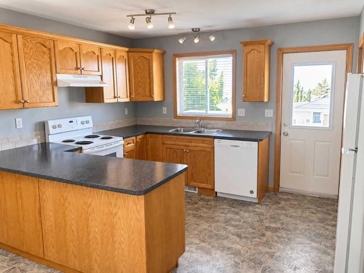 Photo de la propriété: 231 &Amp 233 Kendrew Drive AB T4P 3Z1