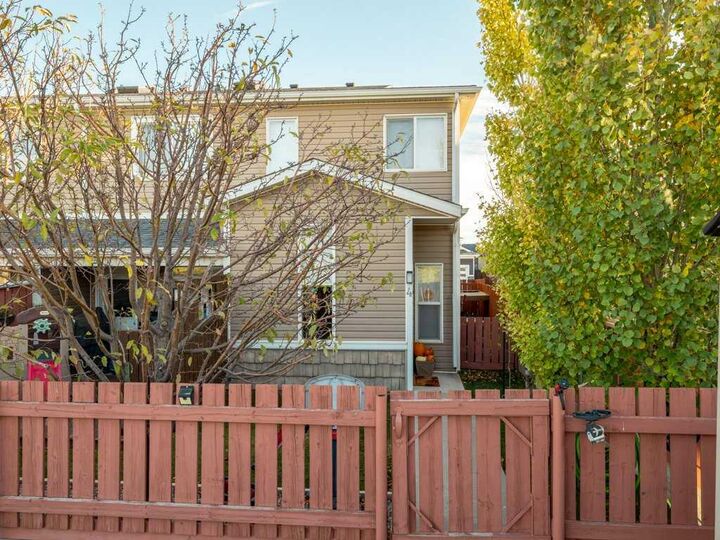 Property Photo:  3918 Sundance Road 4  AB T0L 0V2 