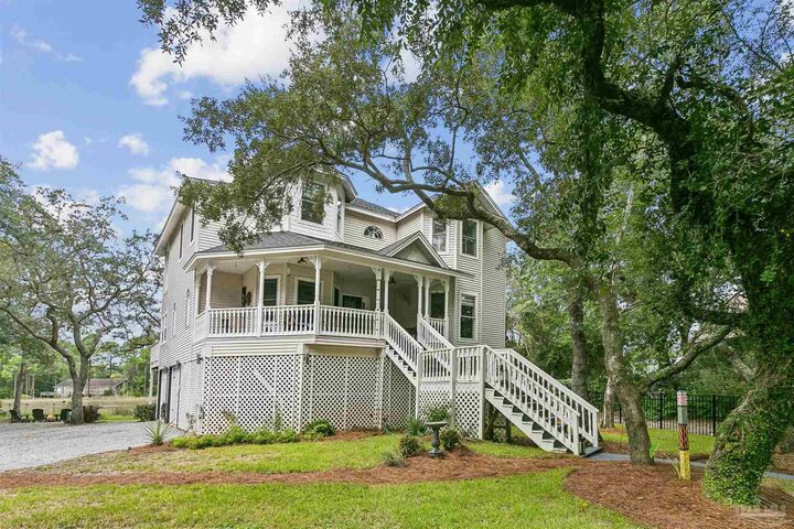 Property Photo:  1978 Tanbark Dr  FL 32583 