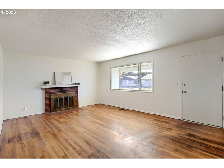 Property Photo:  17101 SE Market St  OR 97233 