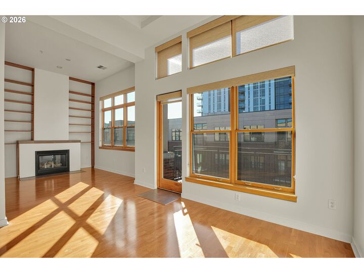 Property Photo:  821 NW 11th Ave 609  OR 97209 