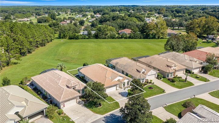 Property Photo: 105 W Doerr Path FL 34442